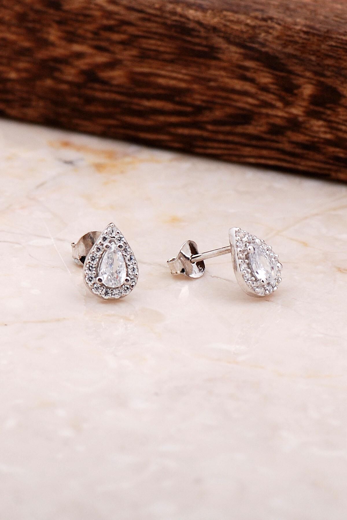 Pırlanta Montürlü Gümüş Küpe 4820