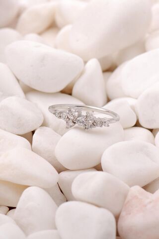 Lady Rodyumlu Gümüş Sıra Taşlı Yüzük 3494