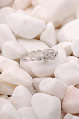 Lady Rodyumlu Gümüş Sıra Taşlı Yüzük 3494