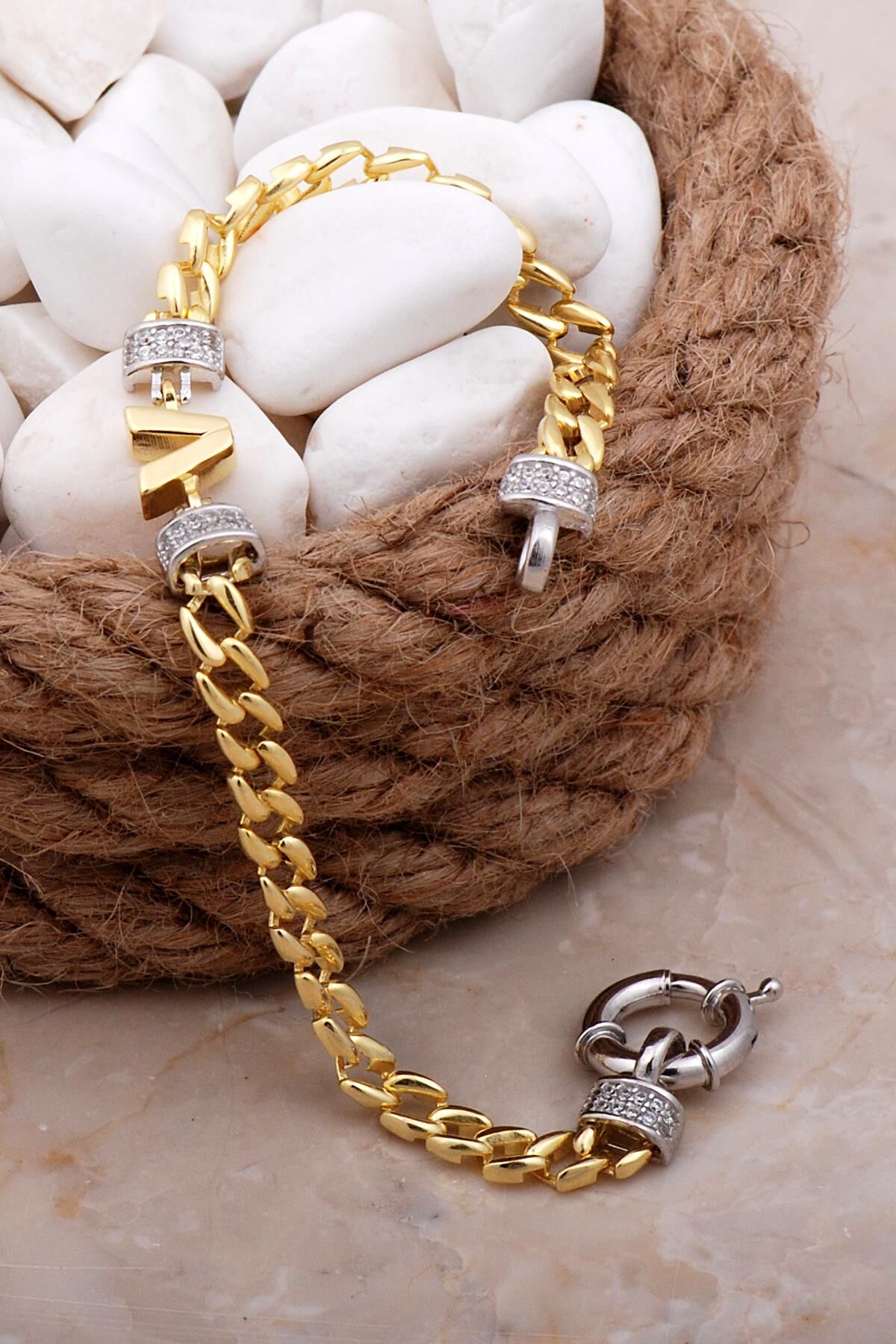 V Harfli Gurmet Altın Yaldızlı Gümüş Bileklik 4099