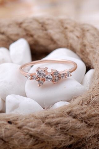 Lady Rose Gümüş Sıra Taşlı Yüzük 3495