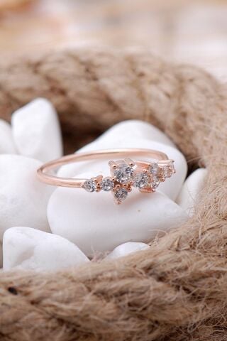 Lady Rose Gümüş Sıra Taşlı Yüzük 3495