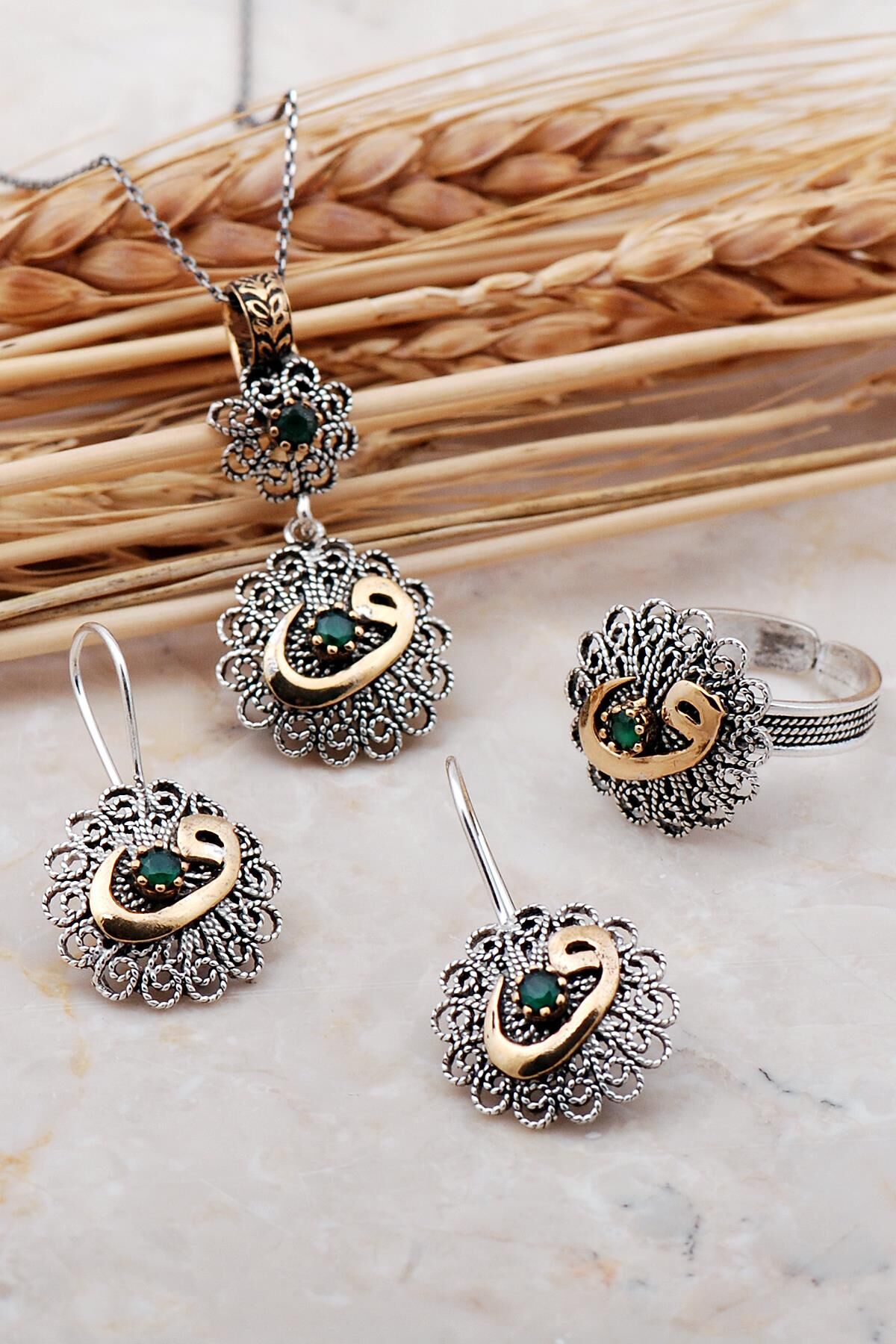 Vav Motif Filigree Kök Emerald Stone-set Silver Set