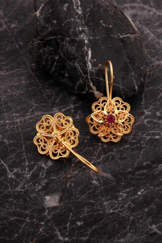 Kök Yakut Taşlı Telkari Elişi Altın Kaplama Gümüş Çiçek Küpe 7253