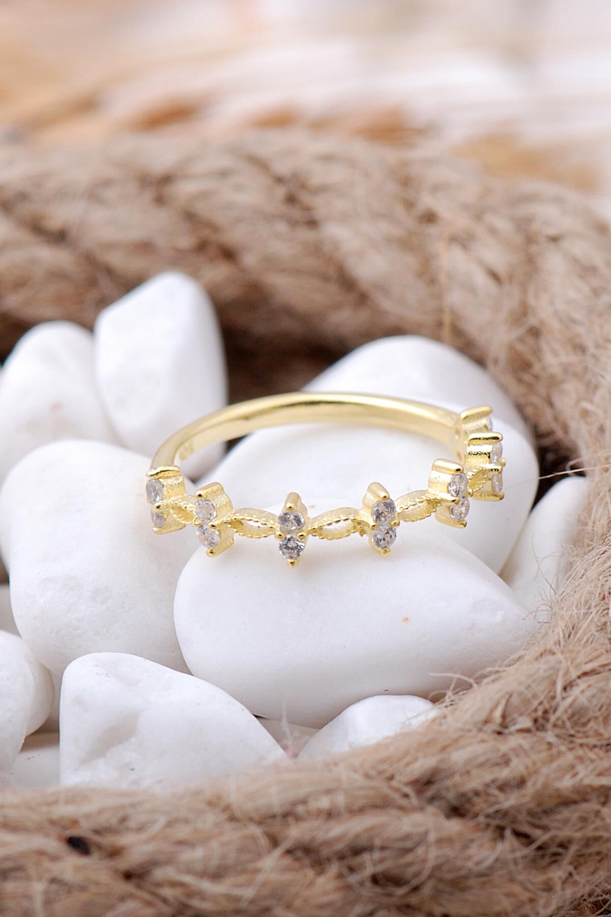 Taç Altın Yaldızlı Sıra Taşlı Gümüş İnce Yüzük 3497