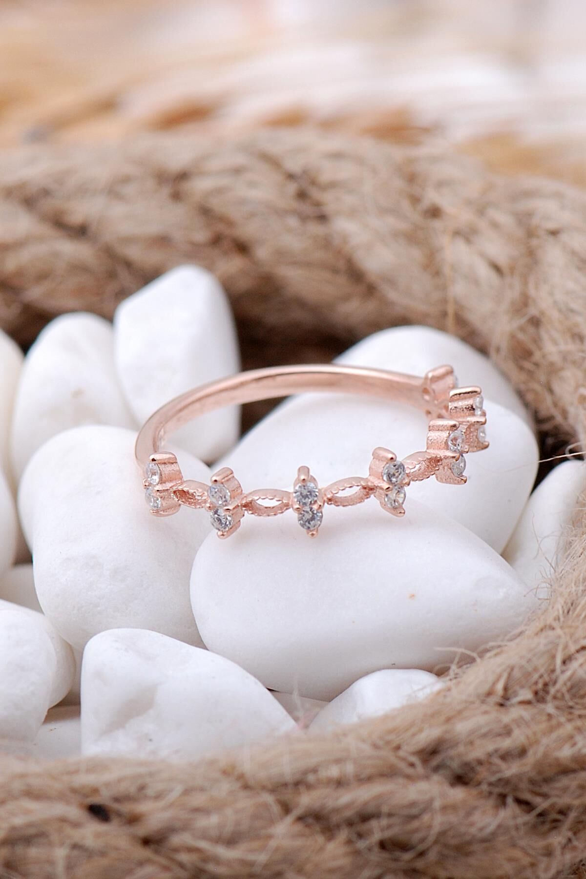 Taç Rose Sıra Taşlı Gümüş İnce Yüzük 3497