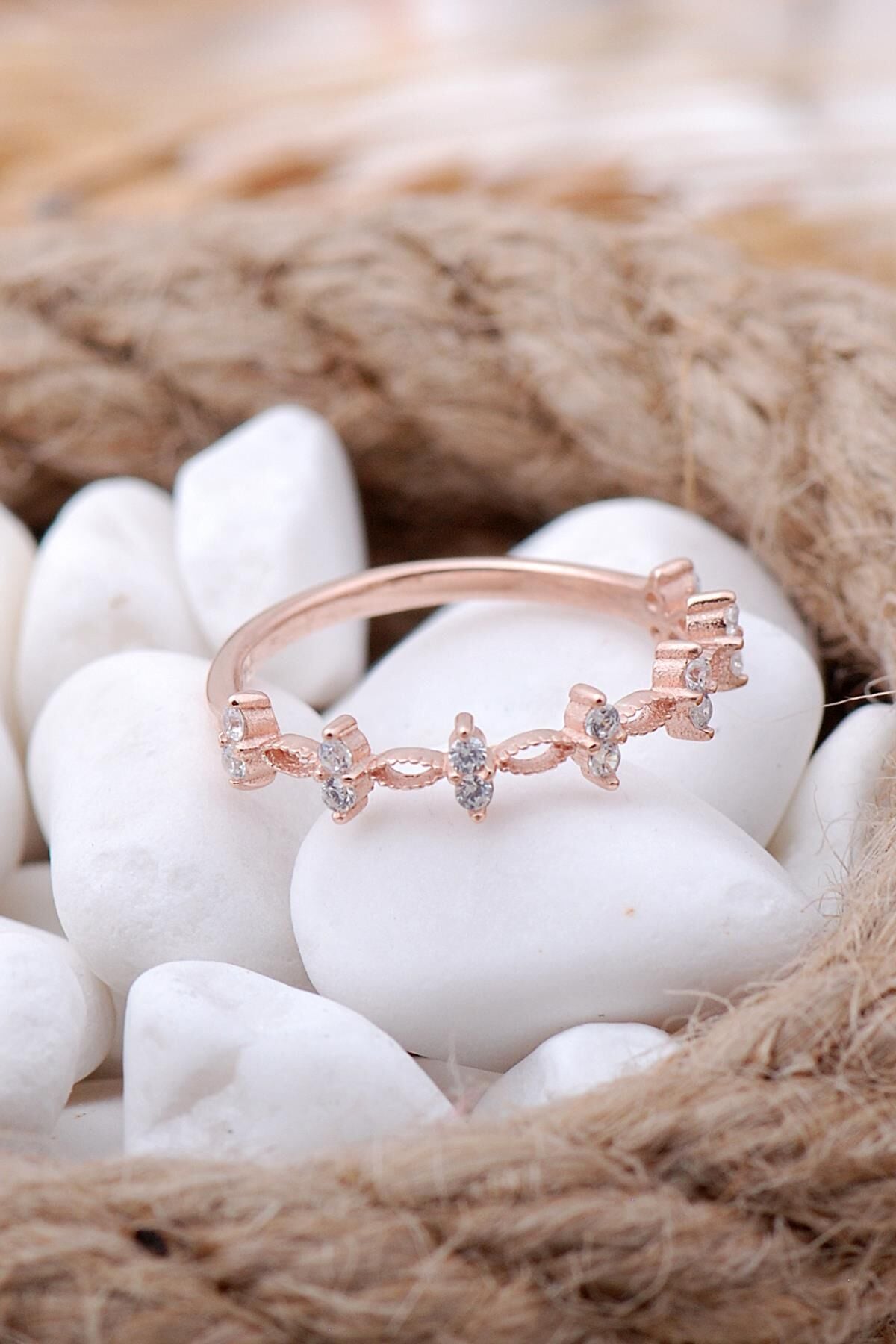 Taç Rose Sıra Taşlı Gümüş İnce Yüzük 3497