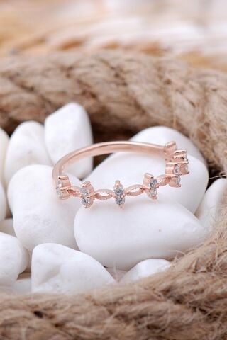 Taç Rose Sıra Taşlı Gümüş İnce Yüzük 3497