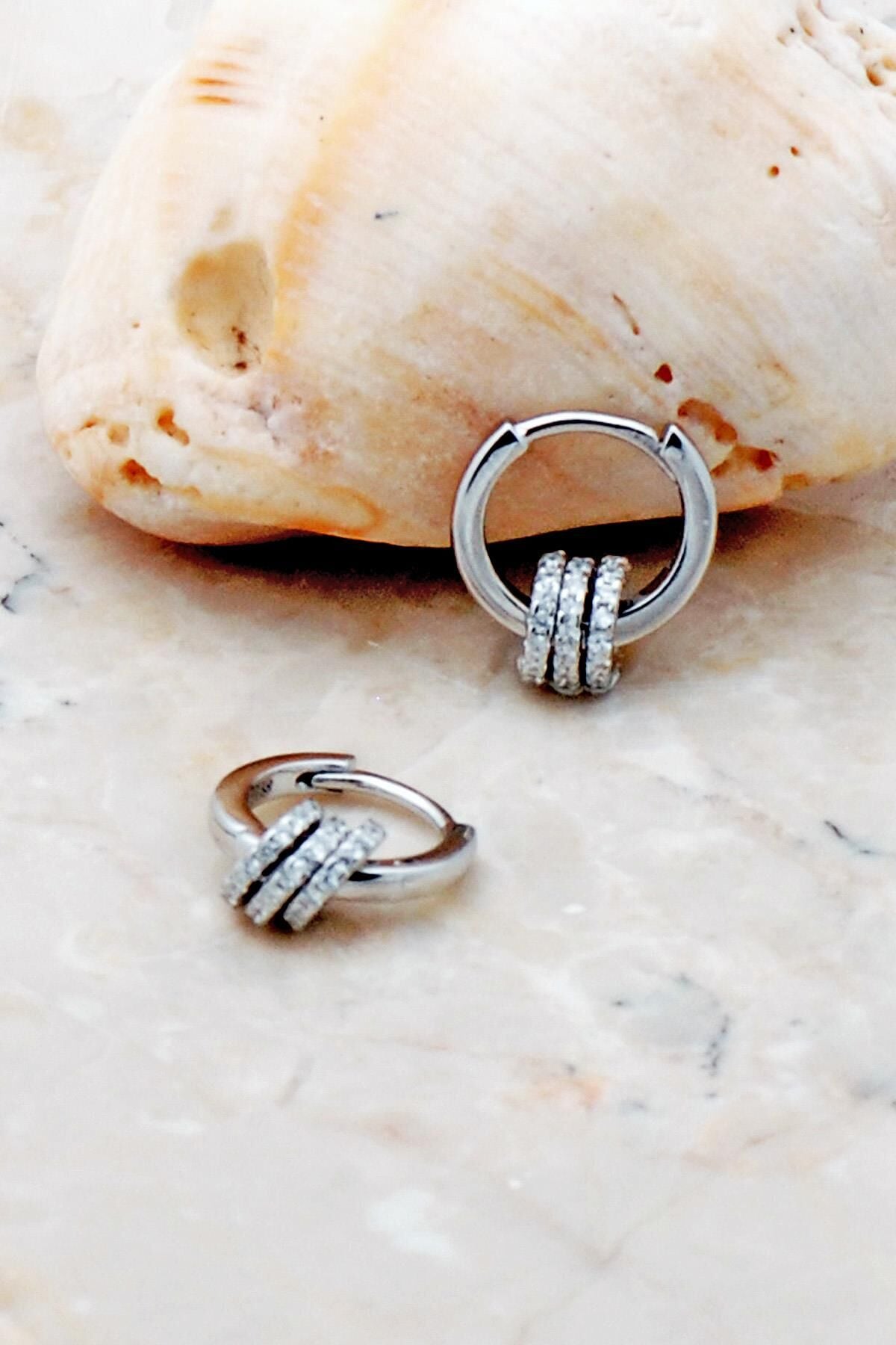 Rodyumlu 12 mm Taşlı Halka Gümüş Küpe 5267