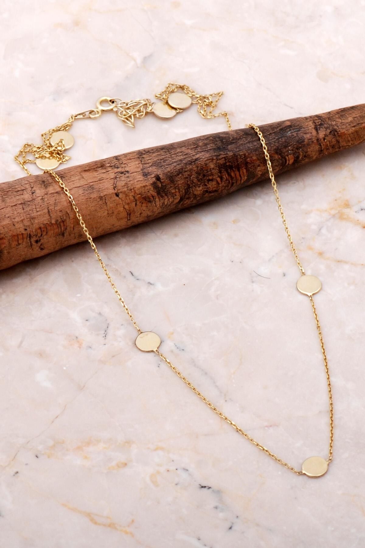 Sıralı Pullu Tasarım Altın Yaldızlı Gümüş Kolye 3295