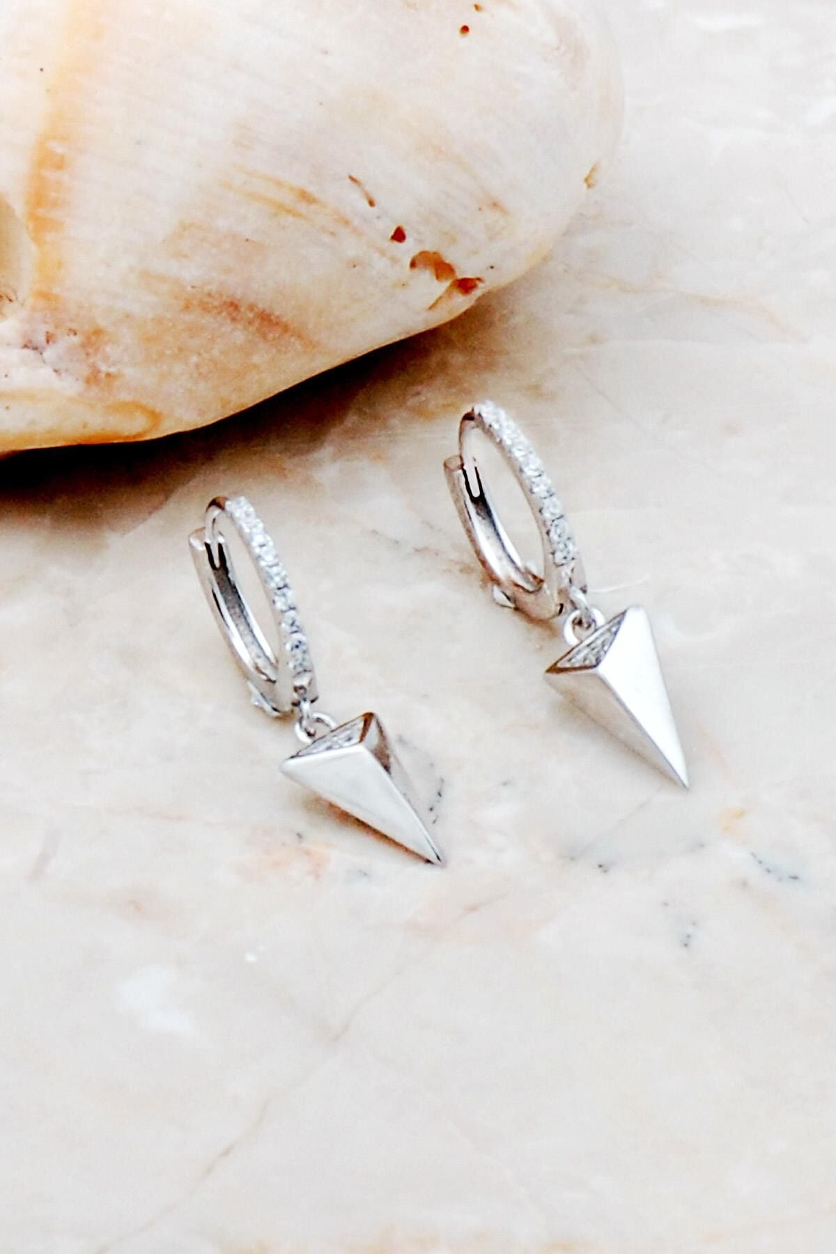 Piramit Rodyumlu Gümüş Küpe 5275