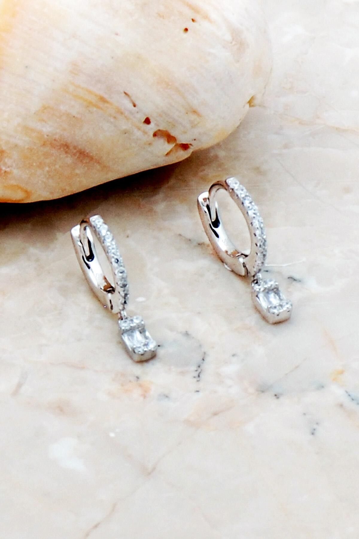 Baget Rodyumlu Gümüş Küpe 5278