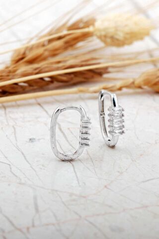 Baget Taşlı Oval Küçük Boy Rodyumlu Gümüş Küpe 7260