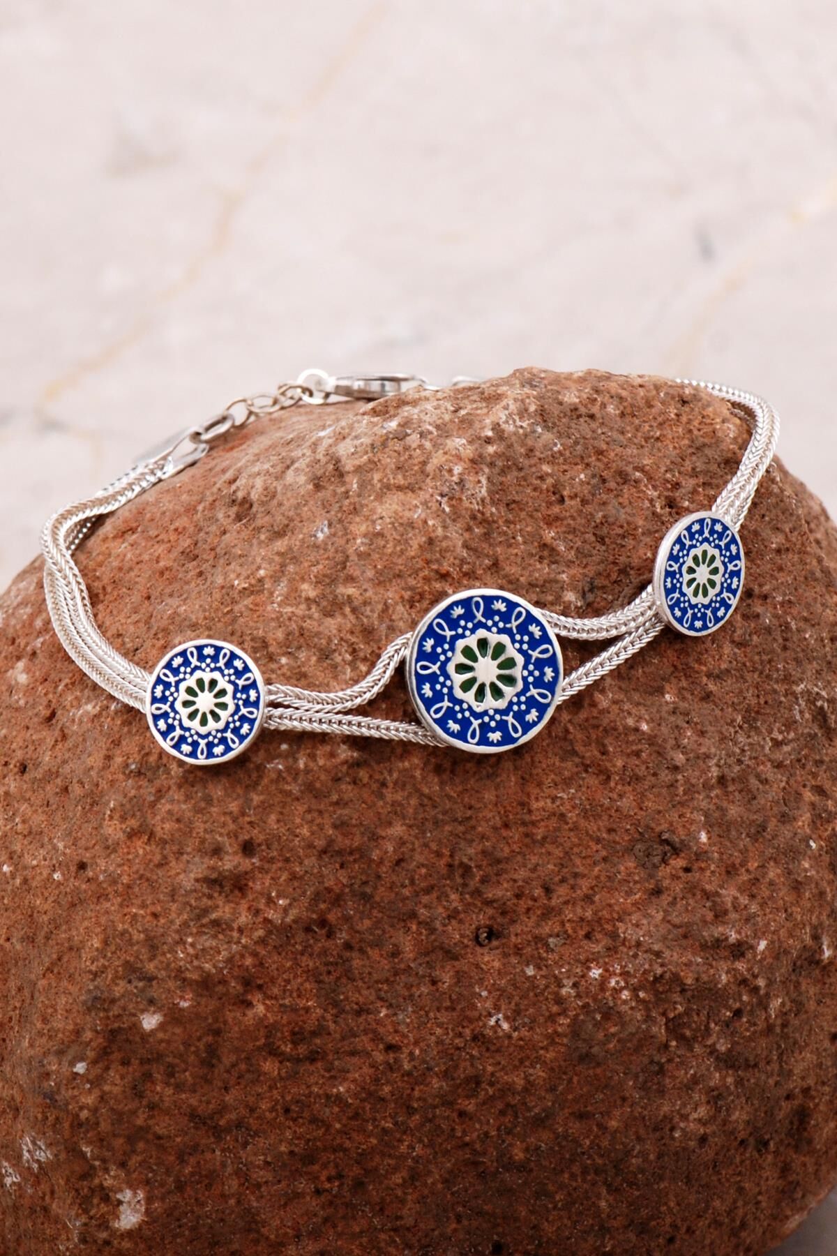 Anadolu Motifli Mineli Elişi Hasır Gümüş Bileklik 4287