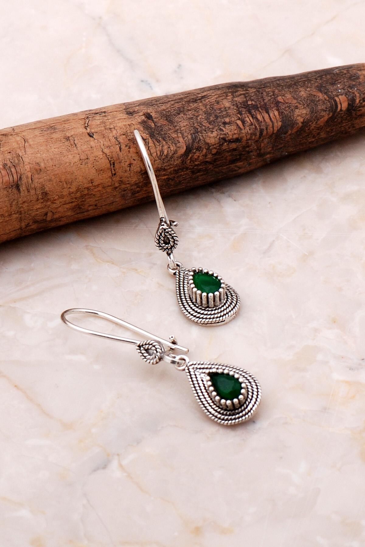 Telkari İşlemeli Gümüş Elişi Kök Zümrüt Küpe 5071