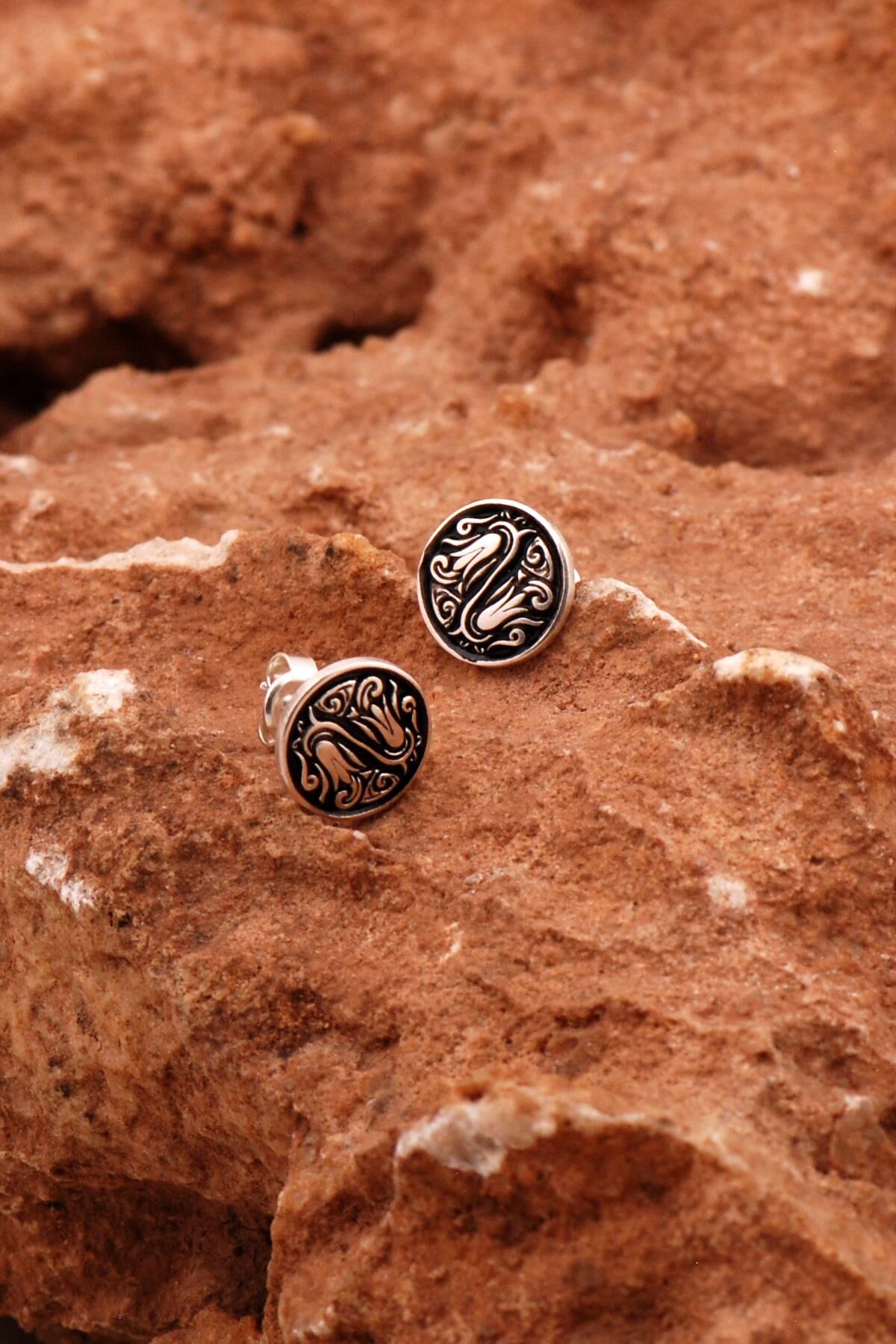 Laleli Mini Vidalı Gümüş Küpe 6906