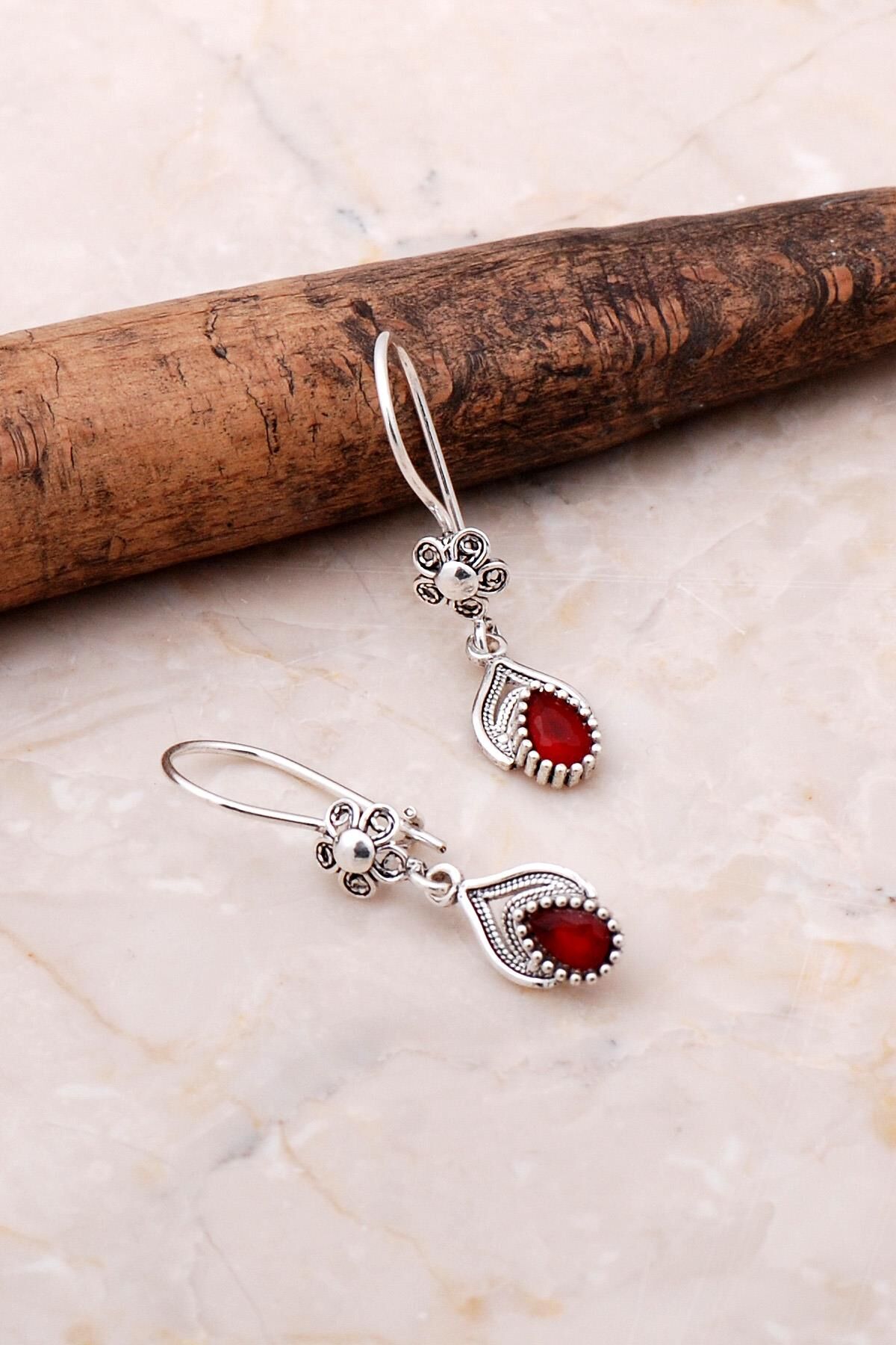 Telkari İşlemeli Elişi Gümüş Kök Yakut Küpe 5074