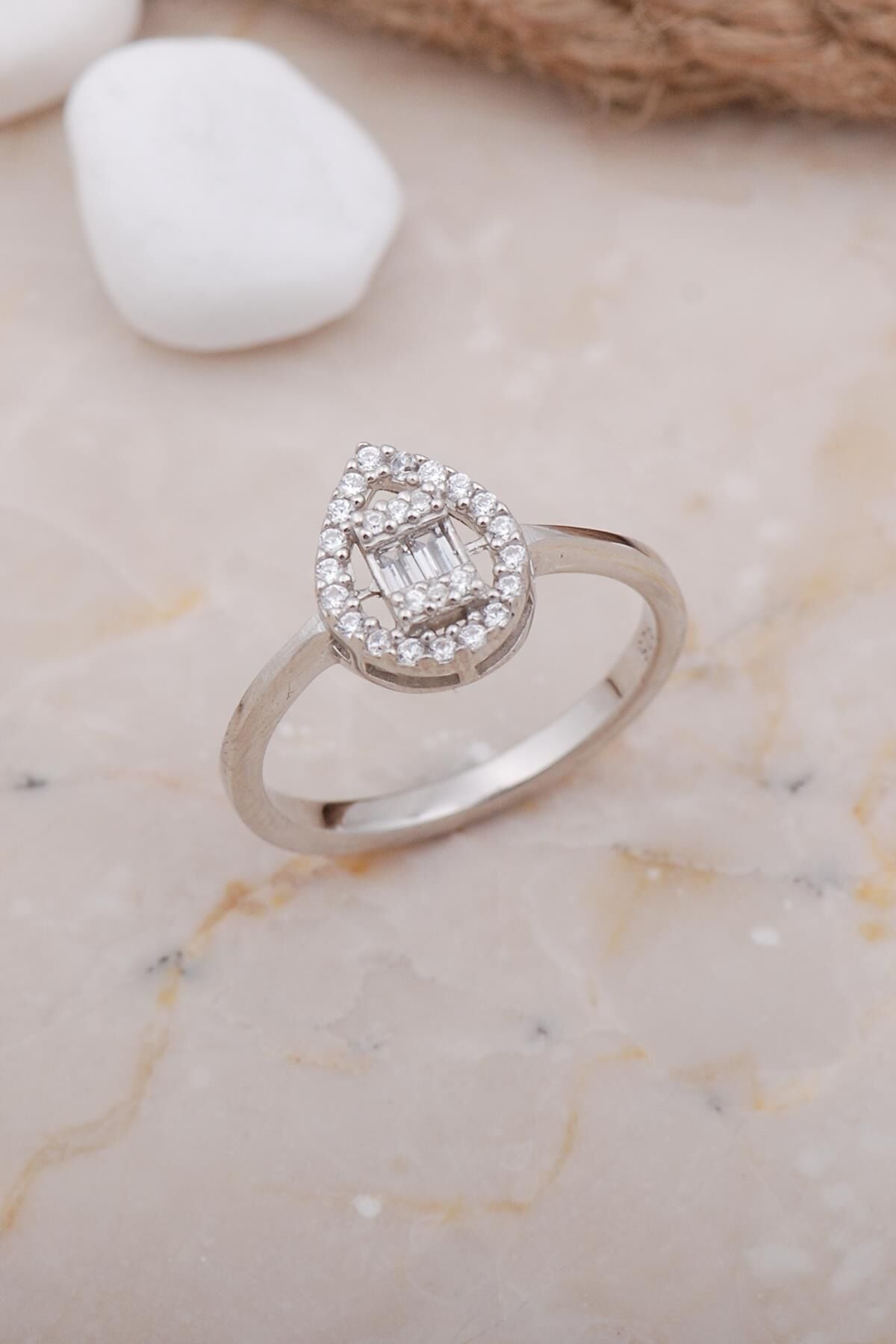 Baget Damla Rodyumlu Gümüş Yüzük 3650