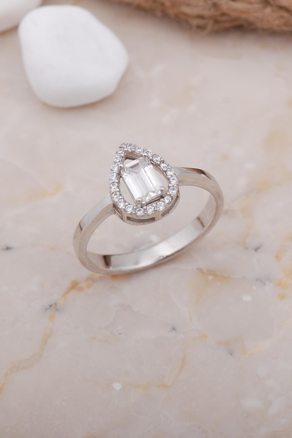 Baget Damla Rodyumlu Gümüş Yüzük 3651