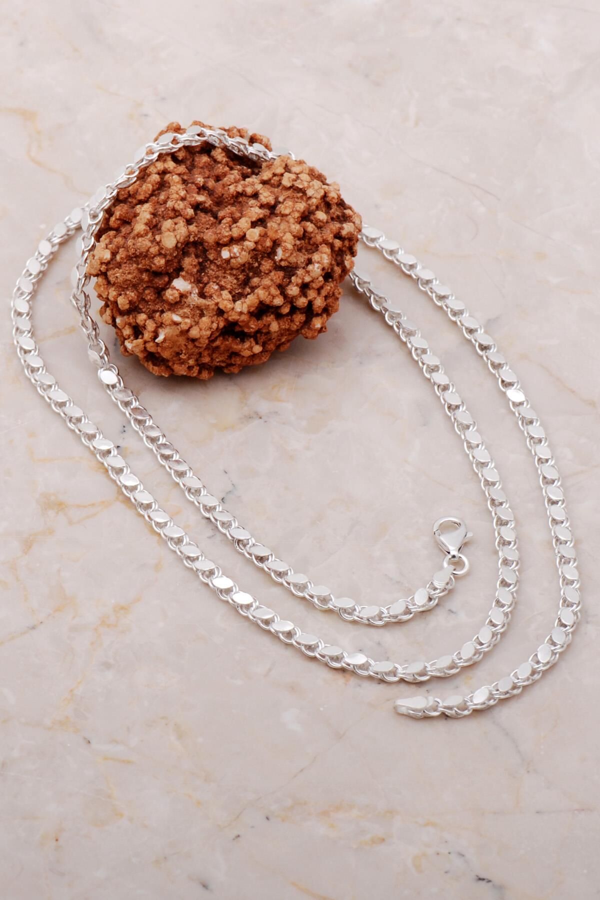 Pullu Elişi 64 Cm Gümüş Zincir Kolye 54