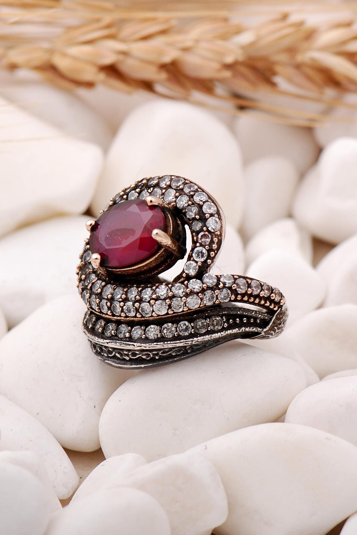 Kök Yakut Taşlı Tasarım Elişi Gümüş Yüzük 92