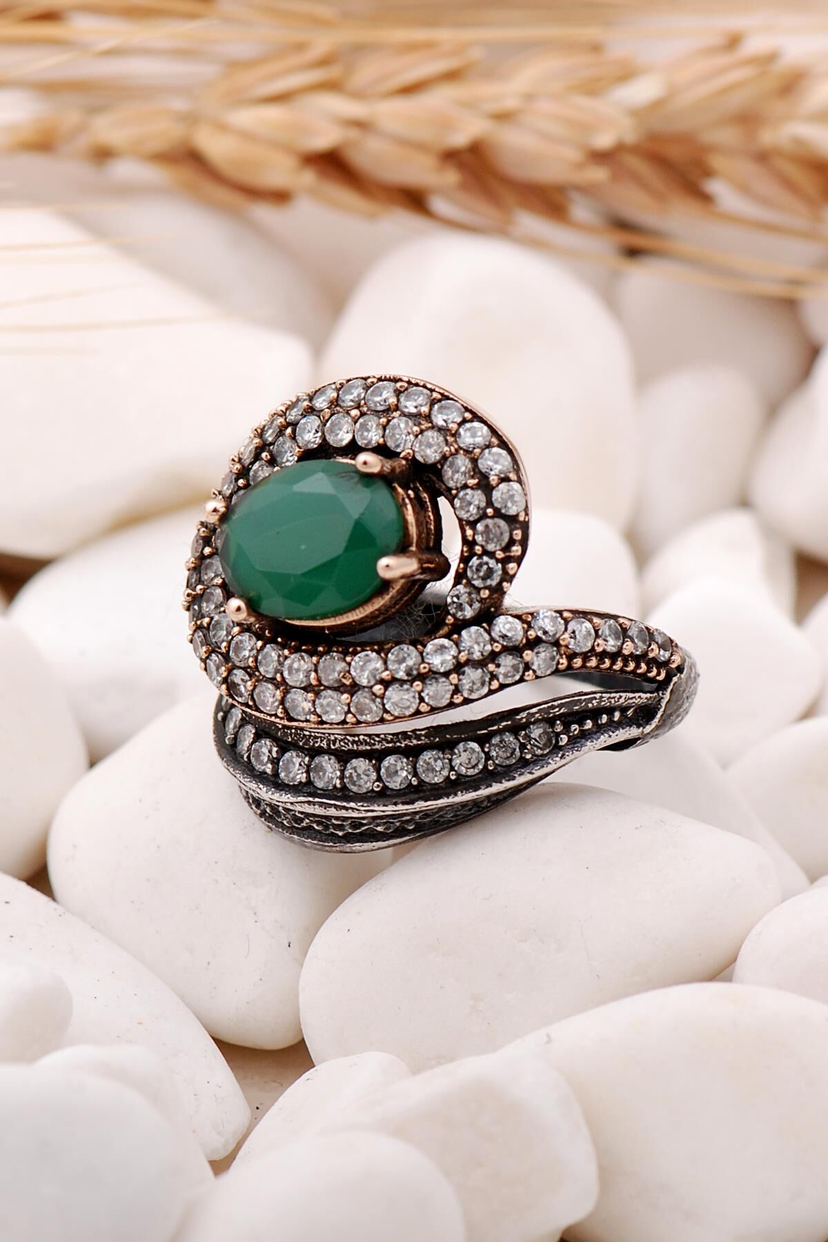 Kök Zümrüt Taşlı Tasarım Elişi Gümüş Yüzük 93