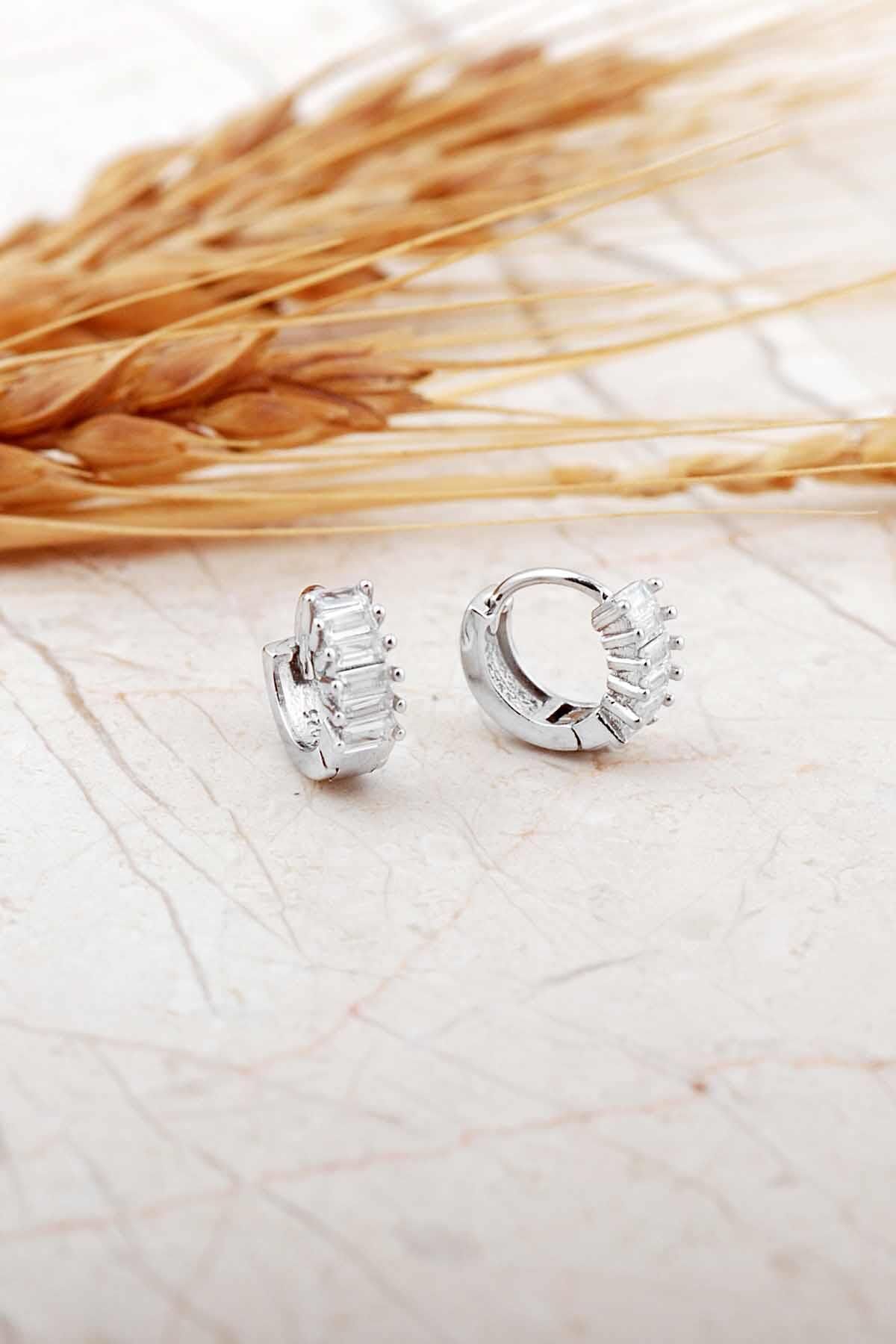 Baget Taşlı Rodyumlu Gümüş Mini Halka Çocuk Küpe 7285