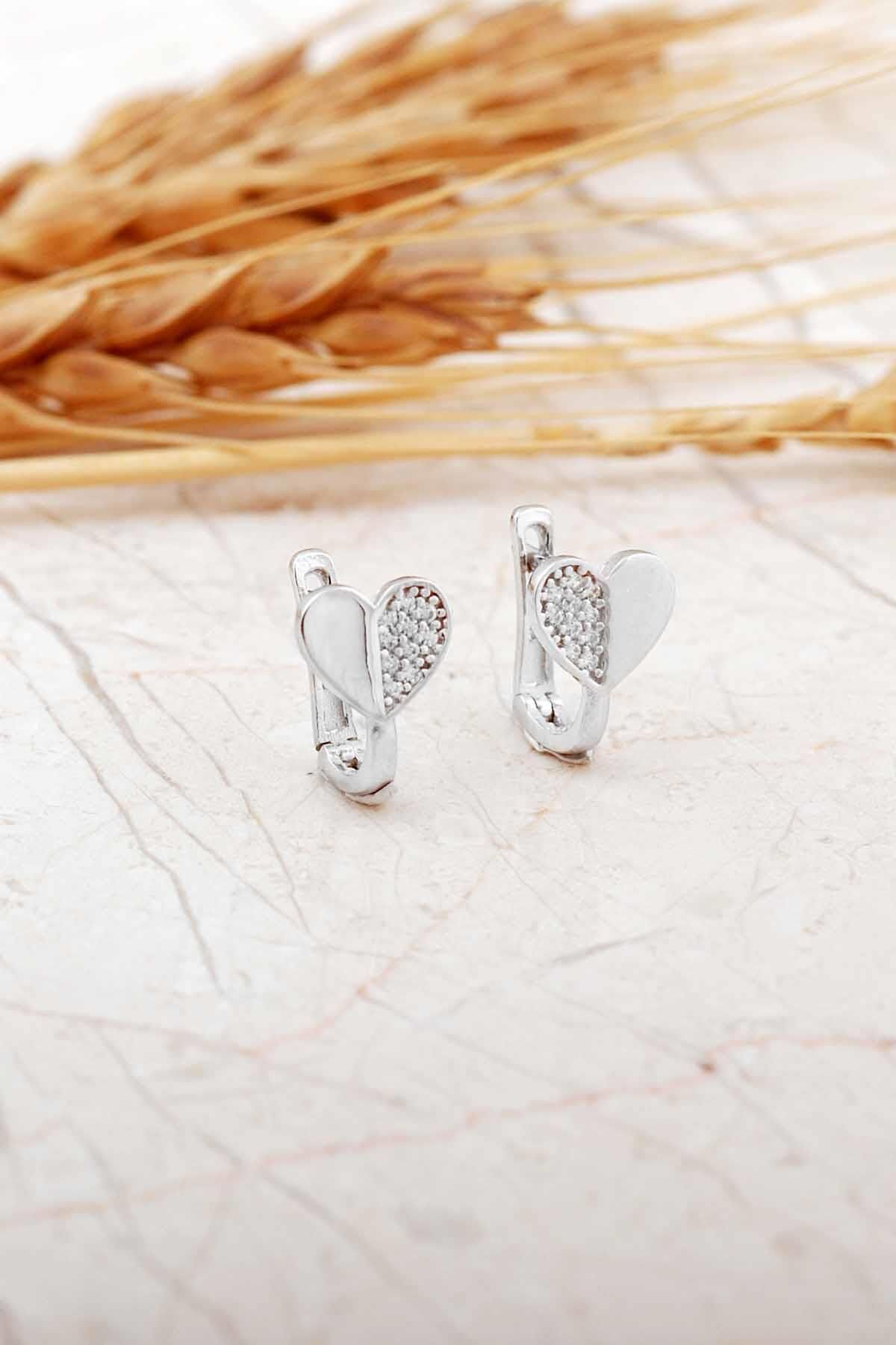 Taşlı Kalp Rodyumlu Gümüş Çocuk Küpe 7290