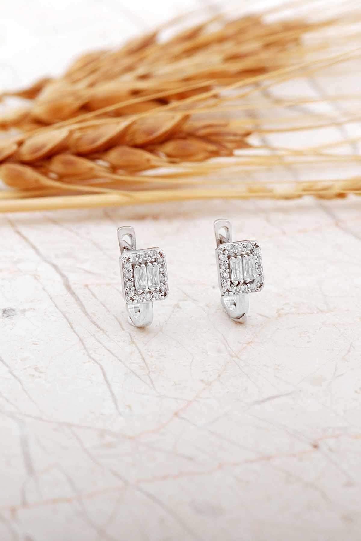 Baget Taşlı Rodyumlu Gümüş Çocuk Küpe 7291