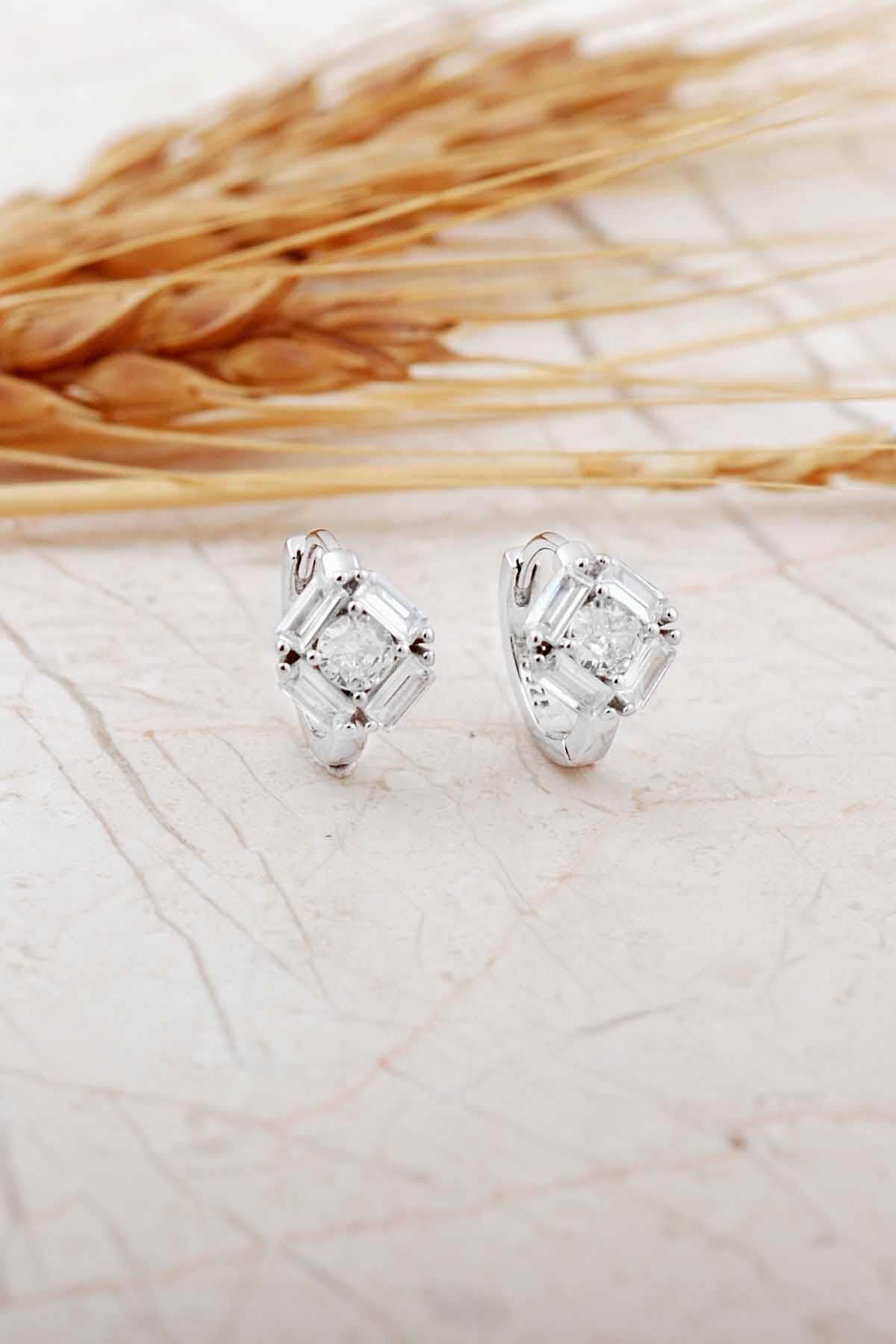 Baget Taşlı Rodyumlu Gümüş Mini Halka Küpe 7304