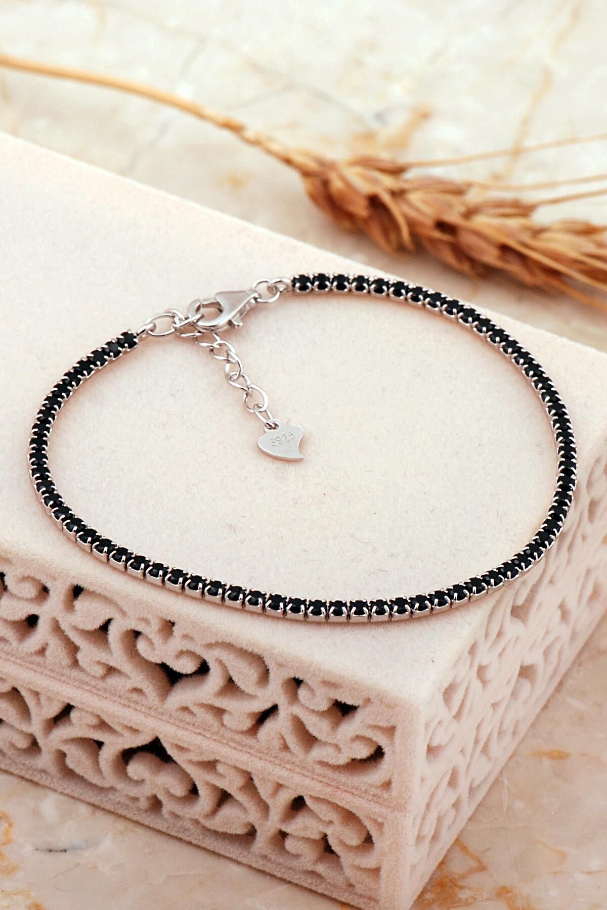 Su Yolu 2 Mm Oniks Taşlı Rodyumlu Gümüş Bileklik 4645