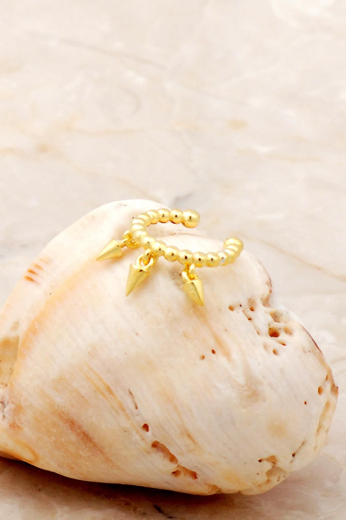 Üçlü Piramit Altın Yaldızlı Gümüş Kıkırdak Küpe 5353