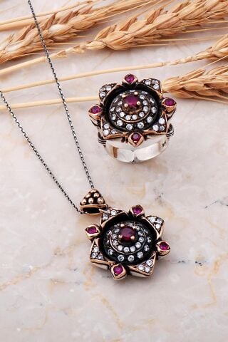 Kök Yakut Taşlı Elmas Montürlü Gümüş Set 2518