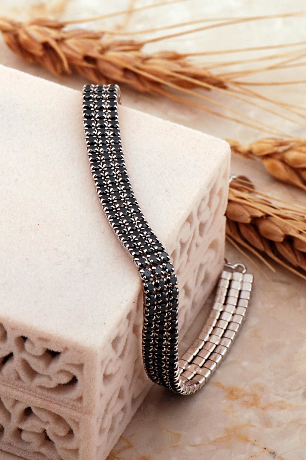 Su Yolu Üçlü Tasarım Oniks Taşlı Rodyumlu Gümüş Bileklik 4647