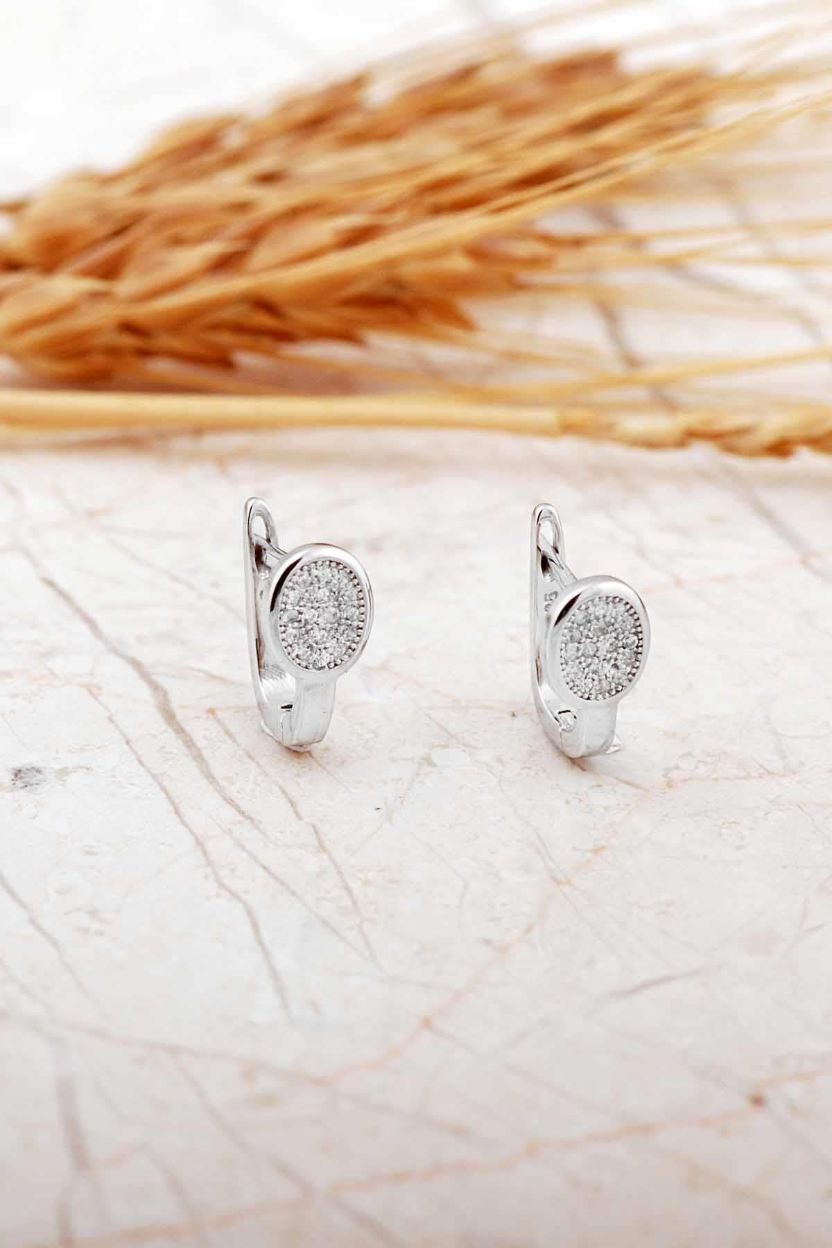 Oval Taşlı Tasarım Rodyumlu Gümüş J Küpe 7323