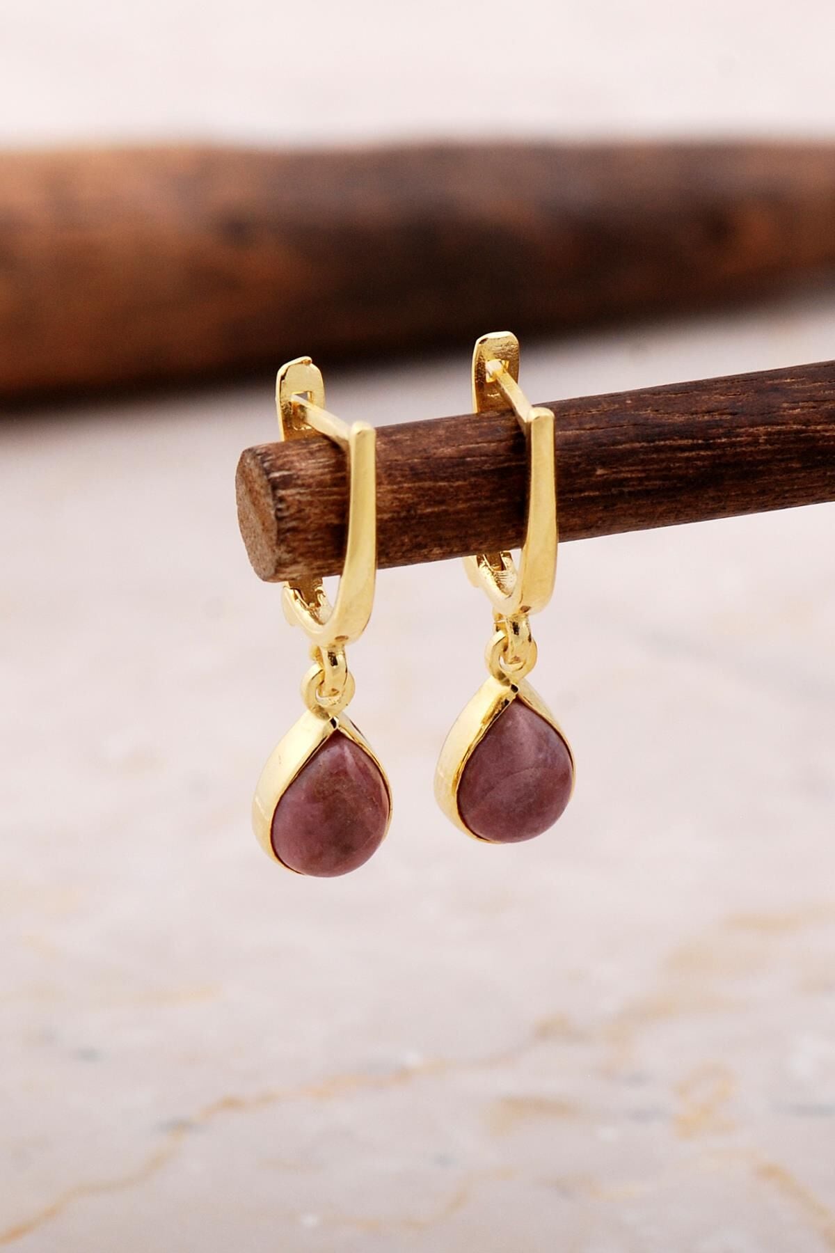 Doğal Rodonit Taşlı Damla Mini Altın Yaldızlı Gümüş Küpe 5856