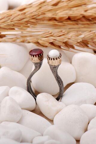 Kök Yakut ve İnci Taşlı Çift Başlıklı Gümüş Yüzük 180