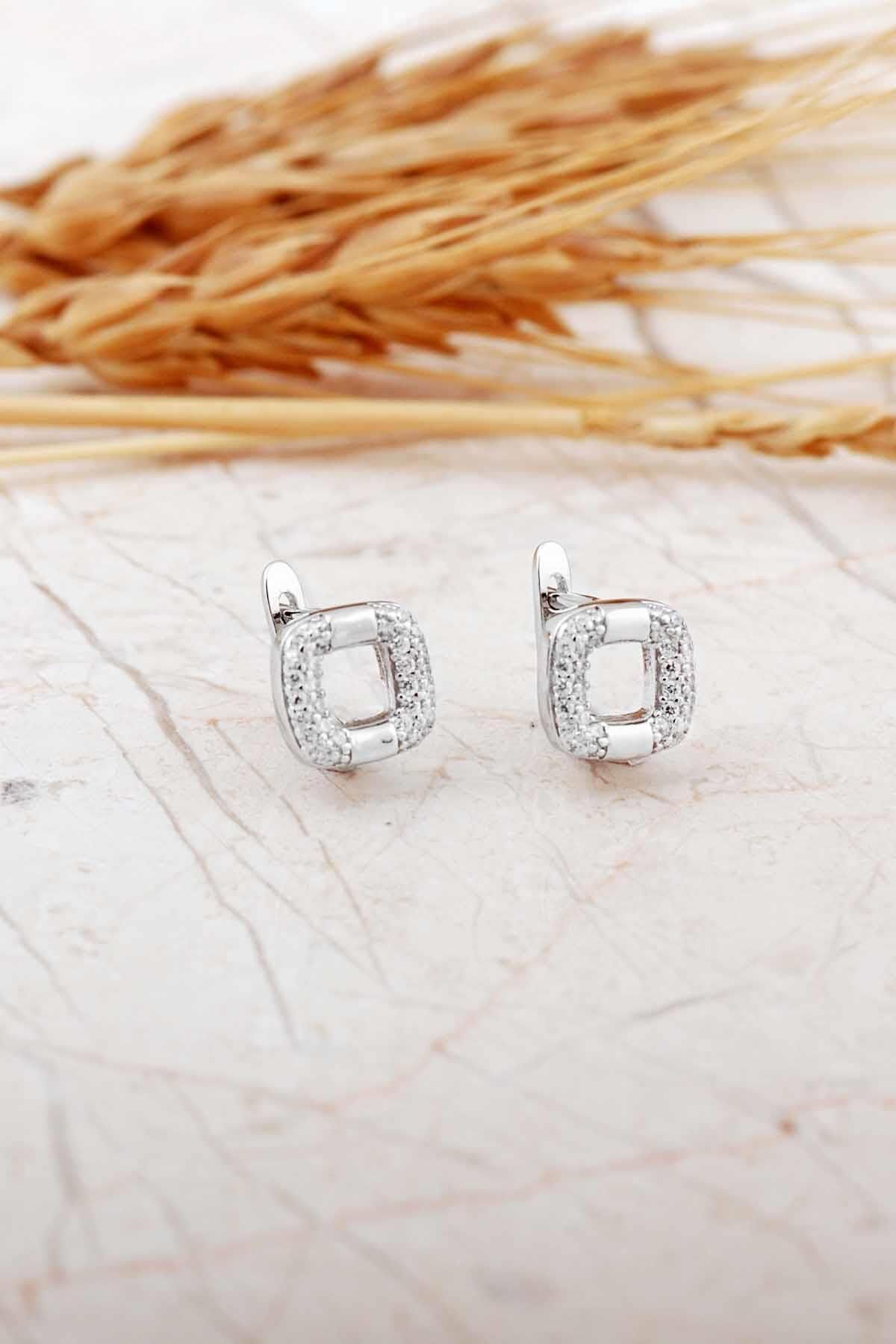 Kare Tasarım Rodyumlu Mini Gümüş J Küpe 7327