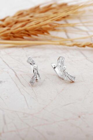 İncili Fiyonk Rodyumlu Gümüş J Küpe 7328