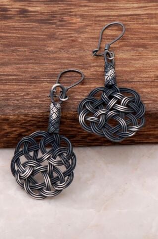 Kazaziye İşlemeli Aşk Düğümü Tasarım Gümüş Küpe 4226