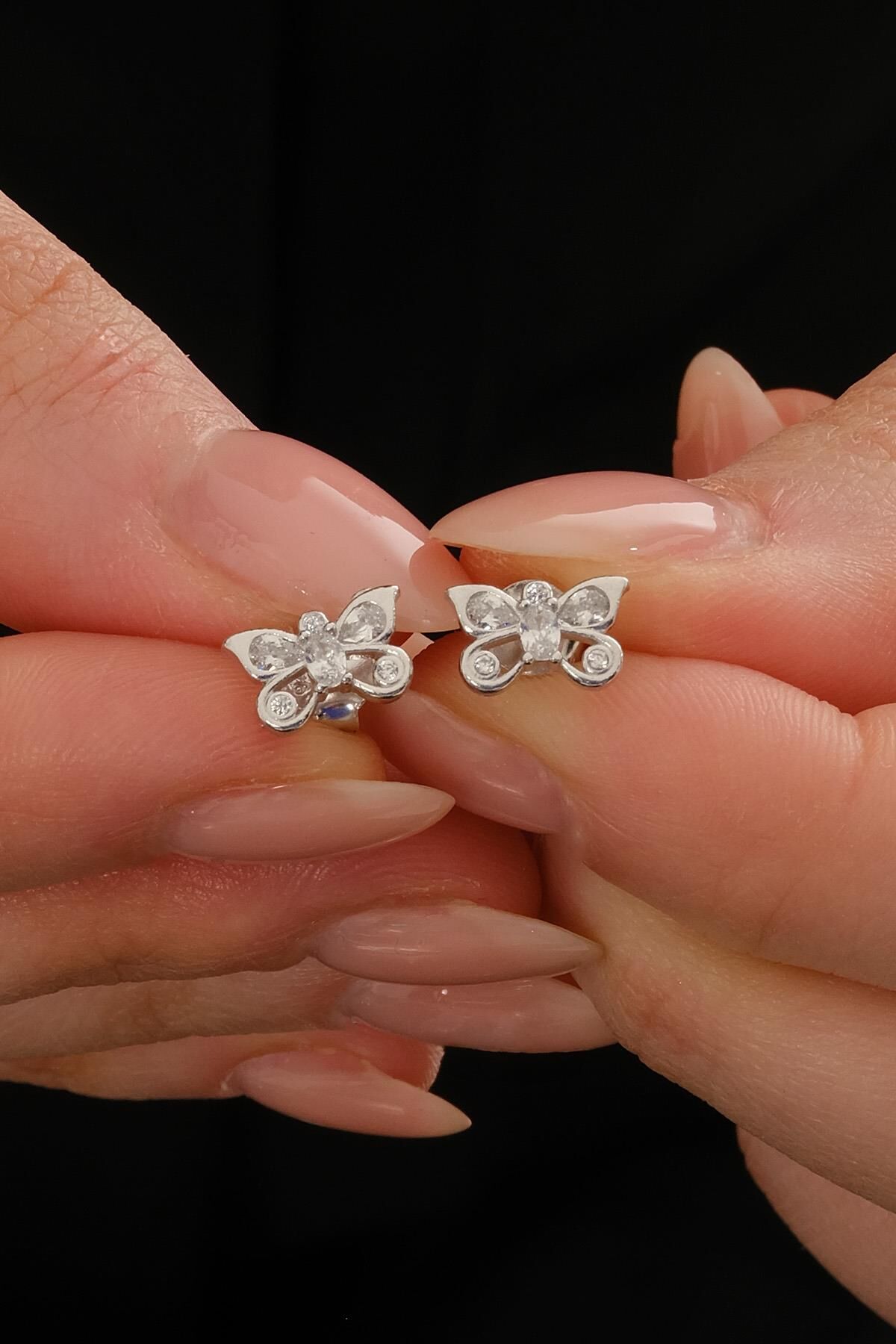 Kelebek Rodyumlu Mini Gümüş Küpe 7345