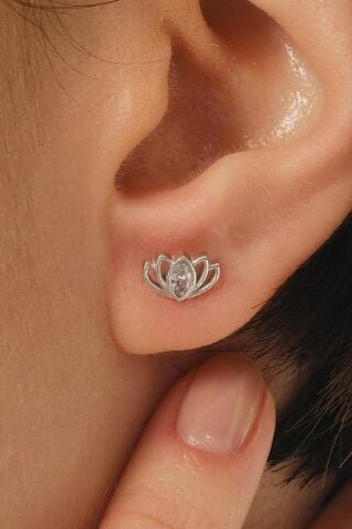 Lotus Çiçeği Rodyumlu Mini Gümüş Küpe 7347