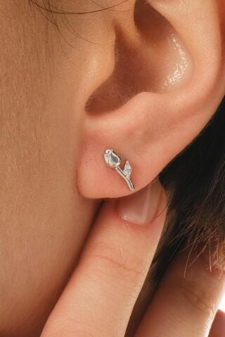 Taşlı Lale Rodyumlu Mini Gümüş Küpe 7350