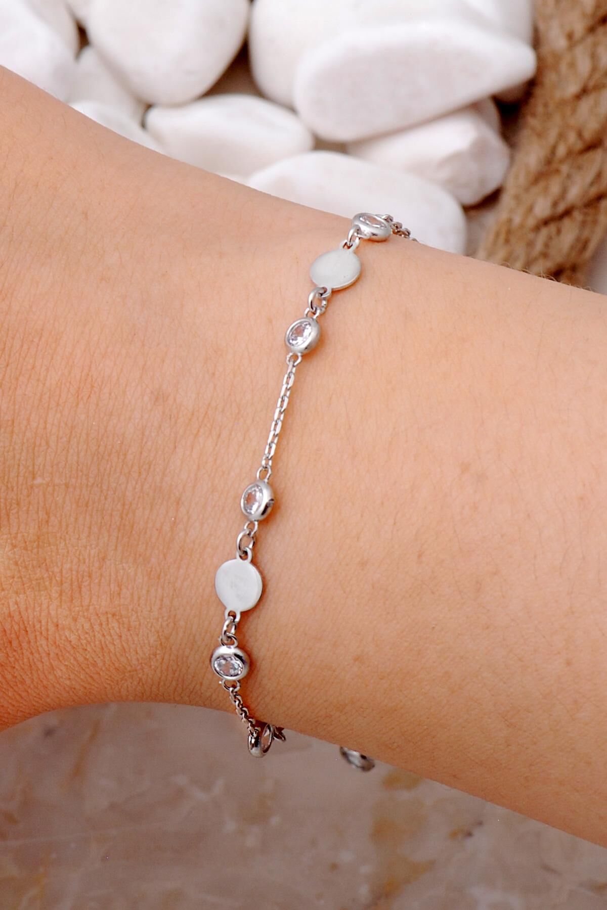 Pullu Rodyumlu Gümüş Bileklik 3738