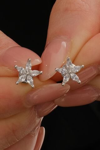 Taşlı Yasemin Çiçeği Rodyumlu Mini Gümüş Küpe 7352