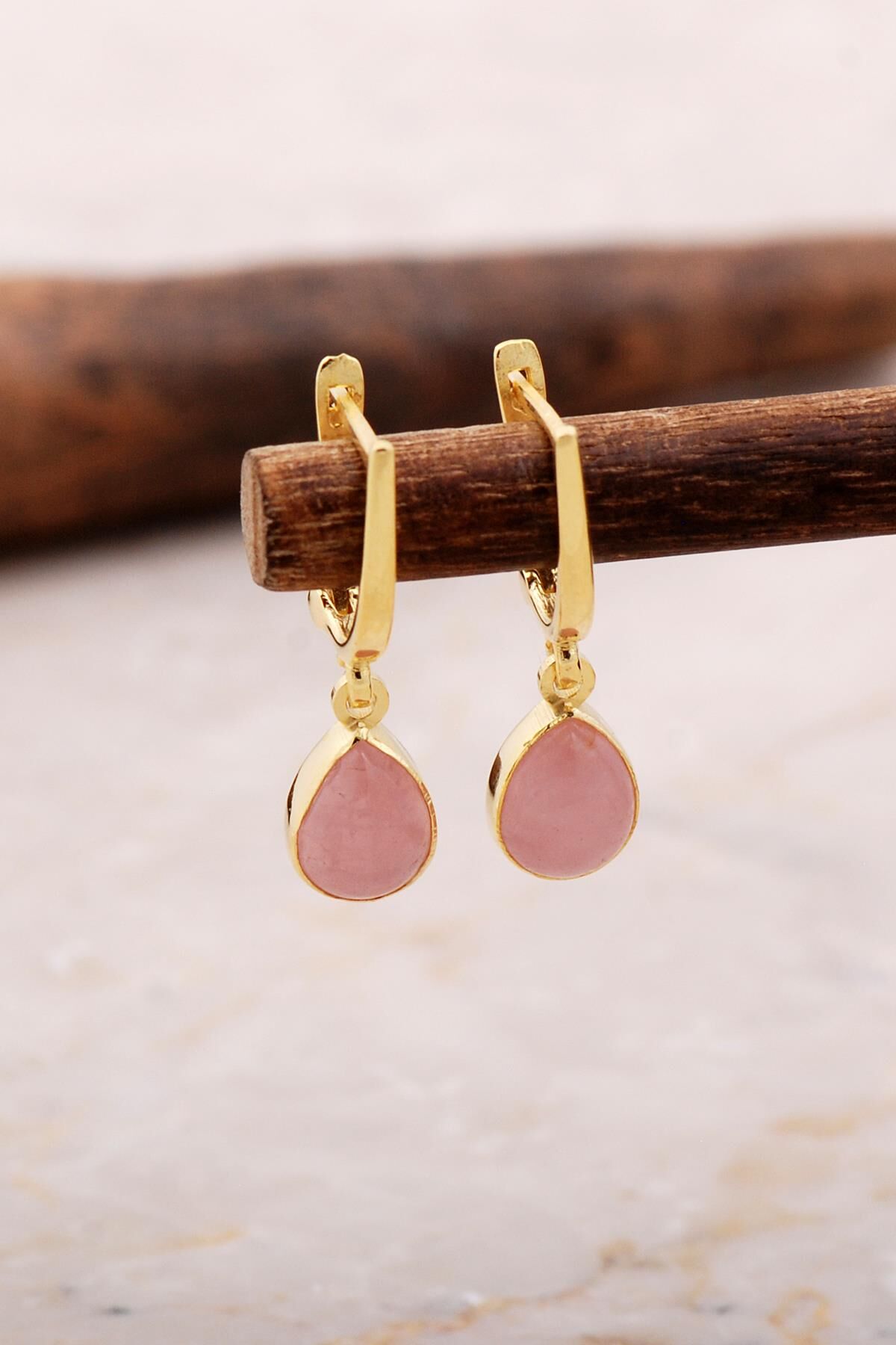 Doğal Pembe Kuvars Taşlı Damla Mini Altın Yaldızlı Gümüş Küpe 5877