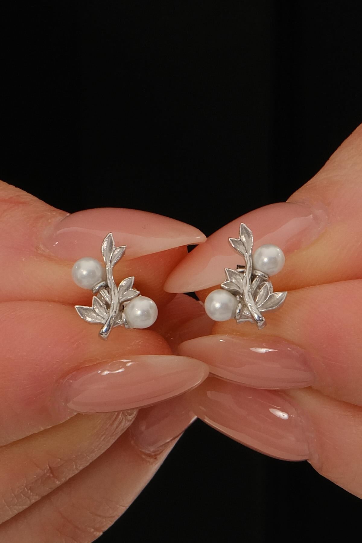 İncili Dallı Rodyumlu Mini Gümüş Küpe 7362