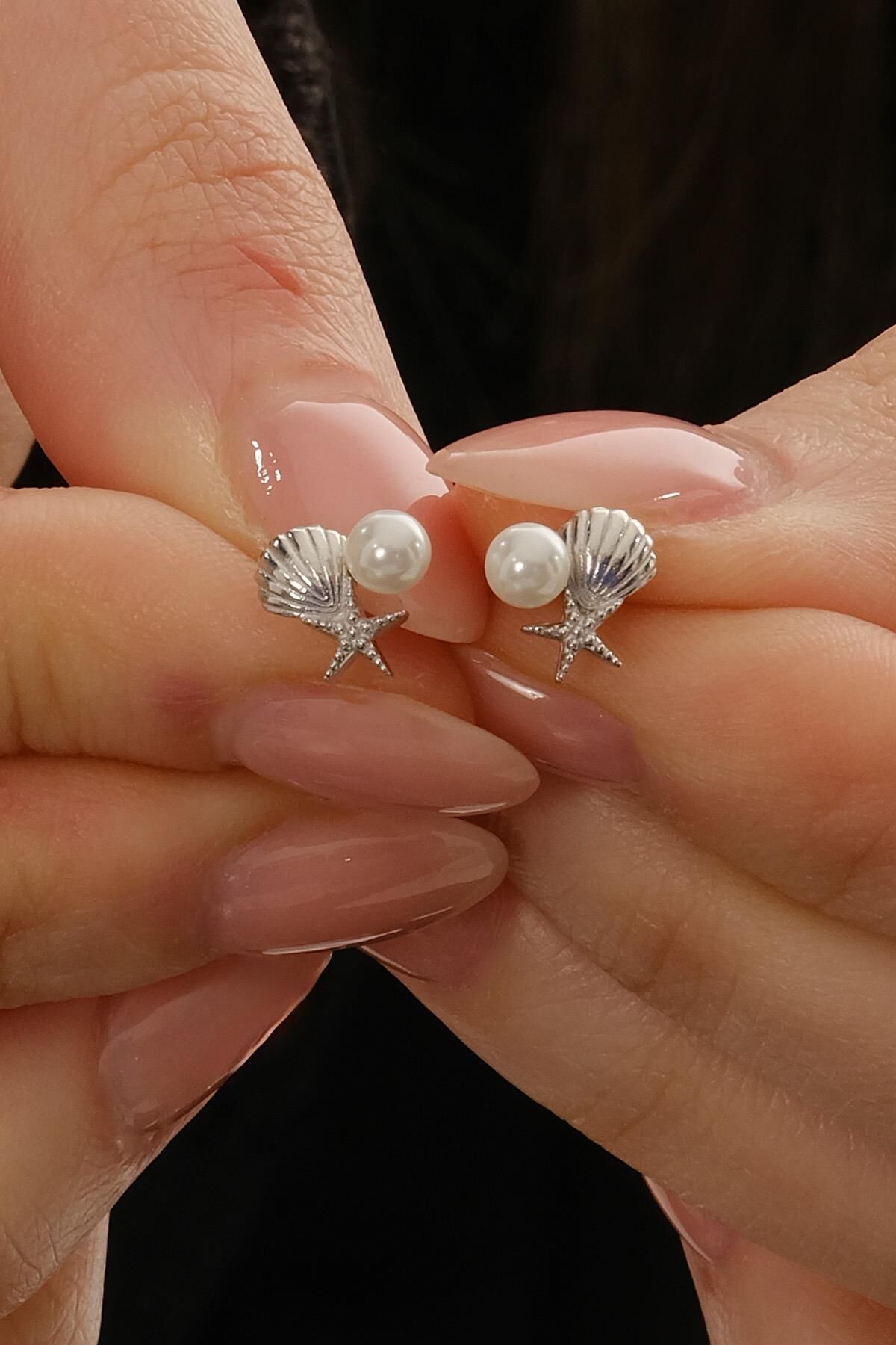 İncili Deniz Kabuğu Yıldızı Rodyumlu Mini Gümüş Küpe 7367