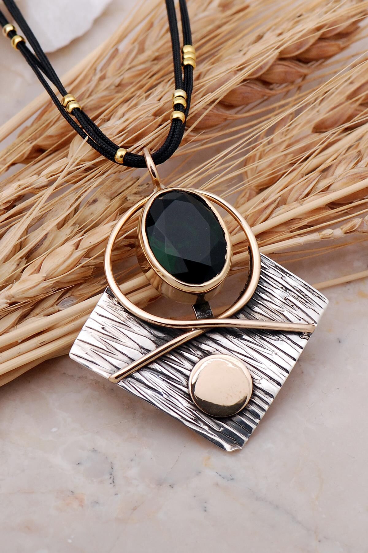 Zümrüt Taşlı Çekiç Dövme Elişi Gümüş Kolye 7420