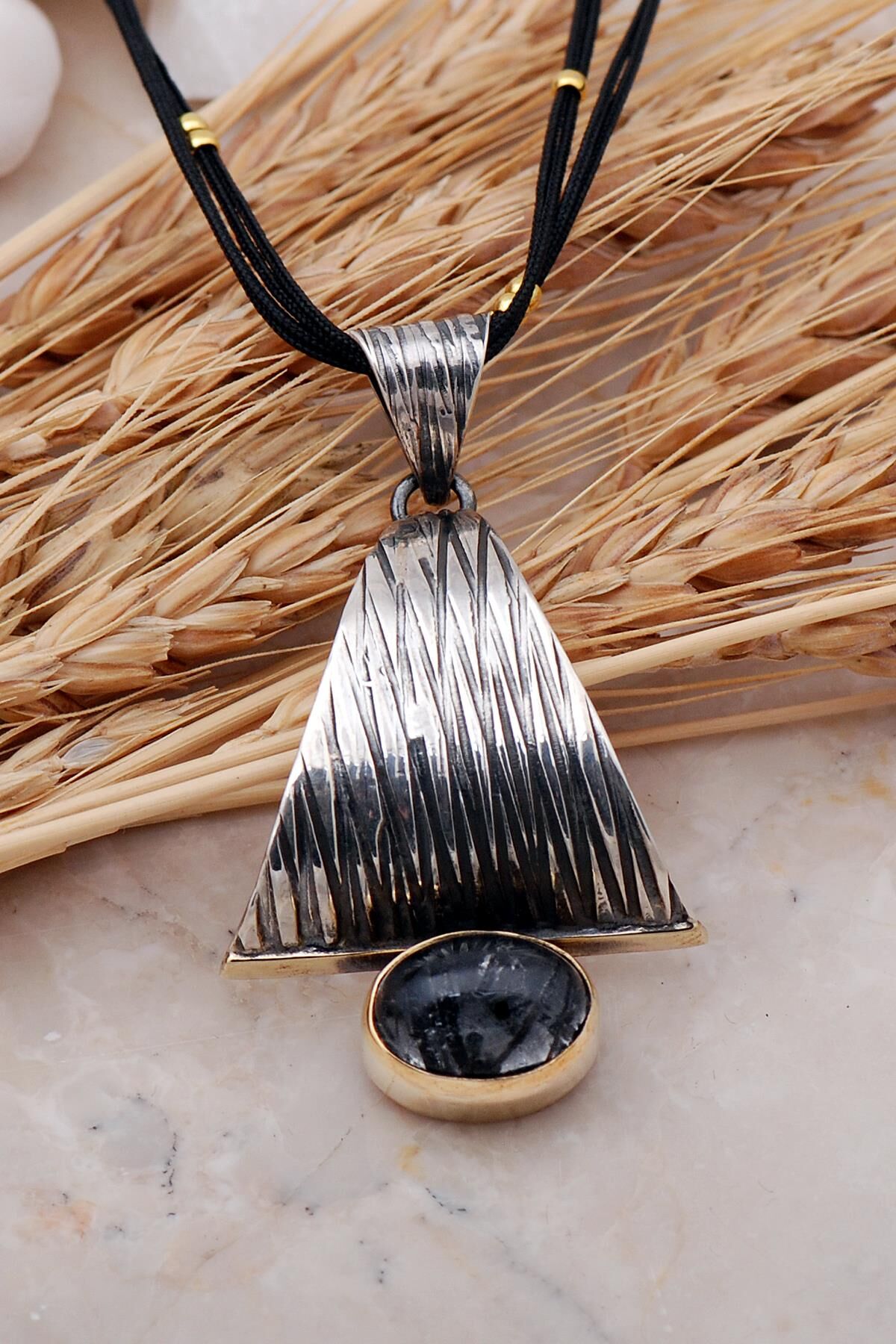 Rutil Kuvars Taşlı Çekiç Dövme Elişi Gümüş Kolye 7422